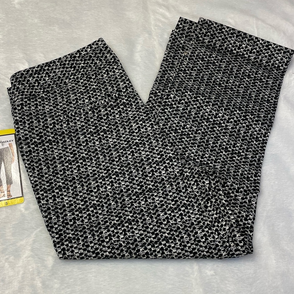Hilary Radley black and white print crop pants size small NWT